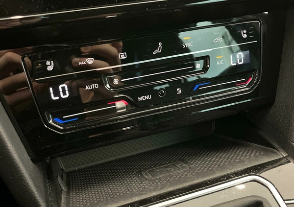 Volkswagen Passat cena 164900 przebieg: 88744, rok produkcji 2022 z Kożuchów małe 596